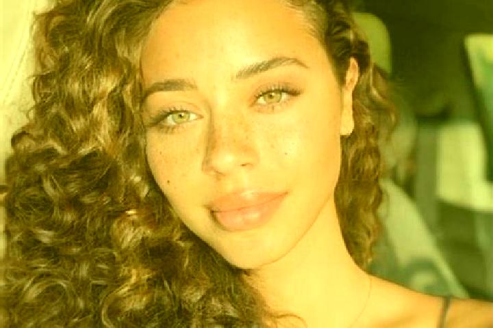 Zoe, 22, a dark blonde hazel-eyed latina companion based in Martin. Offering Girlfriend Experience, GFE, Massage, Deep French Kissing. Available for incall a...
