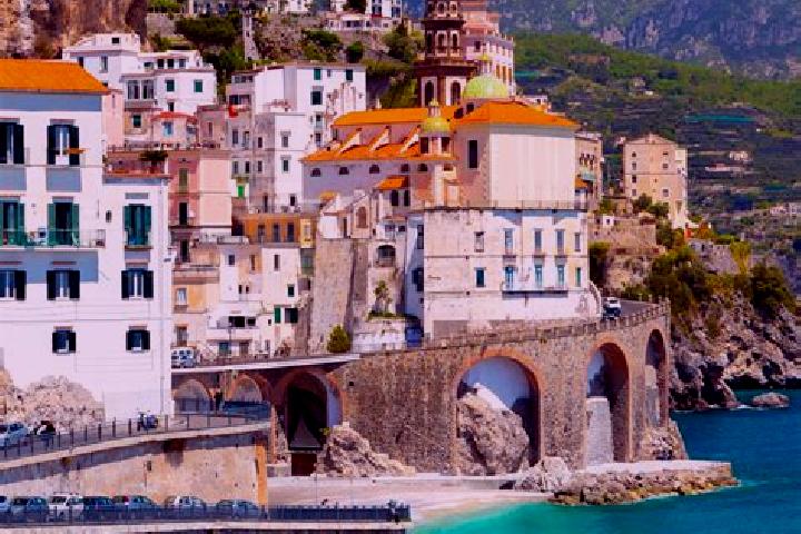 Zoe, 22 — Escort in Faloppio, Italy