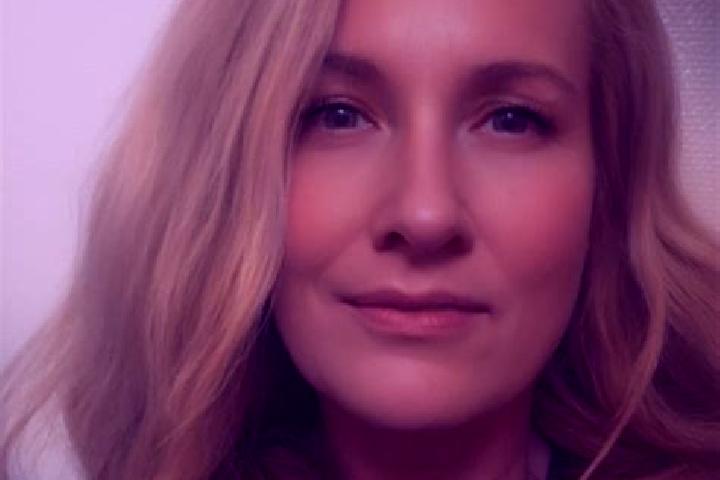 Zoe, 22 — Escort in Jaerna, Sweden