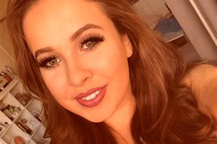 Zoe, 23, a auburn amber-eyed caucasian companion based in San Miguel de Tucuman. Offering Dinner Date, BDSM, Striptease, Tantra, OWO. Available for incall an...