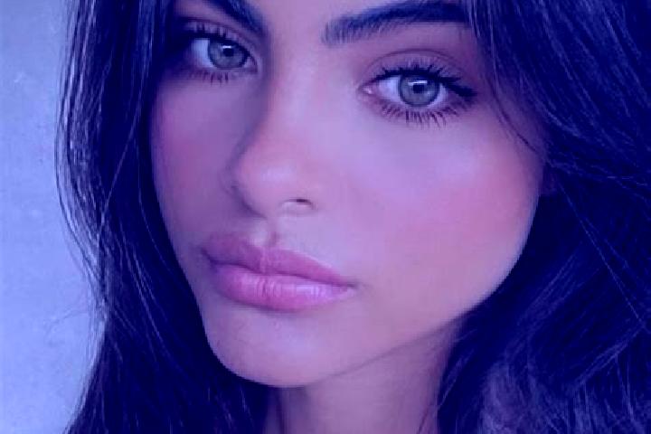 Zoe, 23, a brunette green-eyed indian companion based in Cerny Most. Offering Fetish, Couples, Deep French Kissing, Domination. Available for incall and outc...