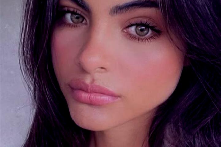 Zoe, 23, a red dark-eyed indian companion based in Gaofeng. Offering Travel Companion, OWO, BDSM, Couples. Available for incall and outcall, day and evening ...