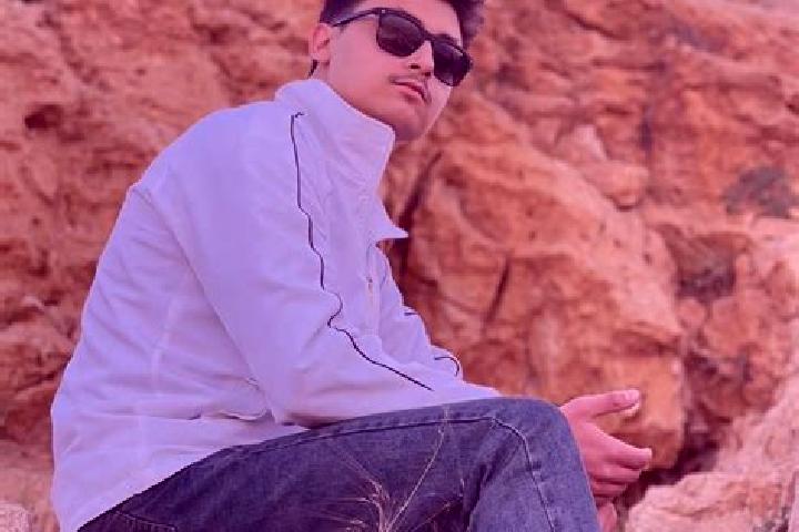 Zoe, 23 — Escort in Ahmad Sar Gurab, Iran