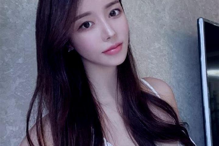 Zoe, 23 — Escort in Baiyushan, China