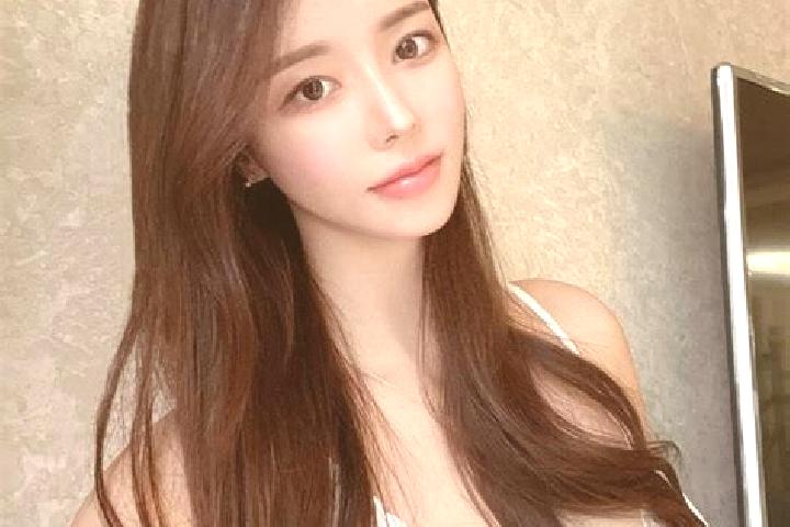 Zoe, 23 — Escort in Longcang, China