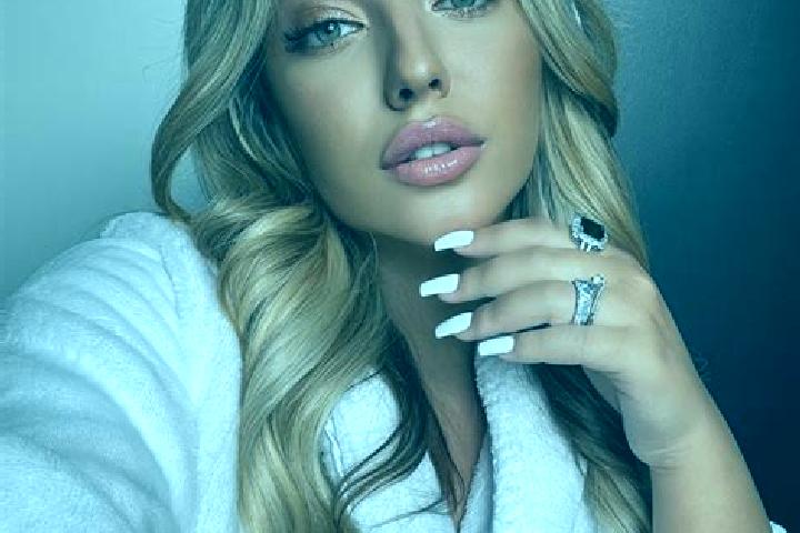 Zoe, 24, a blonde amber-eyed latina companion based in Degtyarsk. Offering CIM, Travel Companion, 69, Deep French Kissing. Available for incall and outcall, ...
