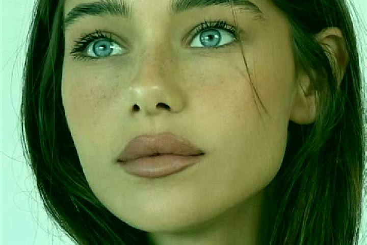 Zoe, 24, a brunette brown-eyed mediterranean companion based in Prunay-le-Gillon. Offering Tantra, Prostate Massage, Deep French Kissing. Available for incal...