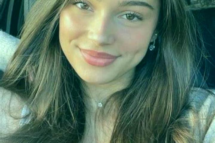 Zoe, 24, a chestnut hazel-eyed indian companion based in Neaua. Offering Massage, Erotic Massage, GFE. Available for incall and outcall, overnight bookings a...