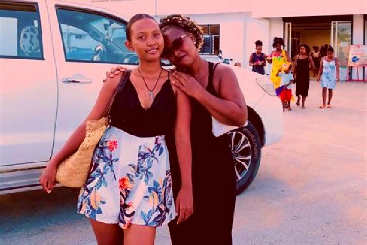 Zoe, 24 — Escort in Antalaha, Madagascar