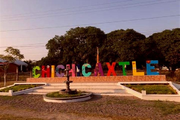 Zoe, 24 — Escort in Chichicaxtle, Mexico