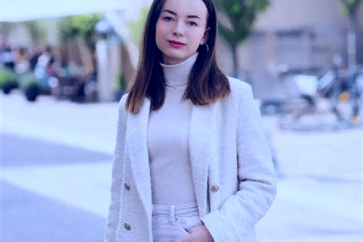 Zoe, 24 — Escort in Thuer, Germany