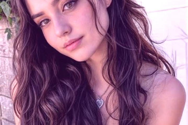 Zoe, 26, a auburn brown-eyed mediterranean companion based in Songori. Offering Erotic Massage, Prostate Massage, Party Girl. Available for incall and outcal...