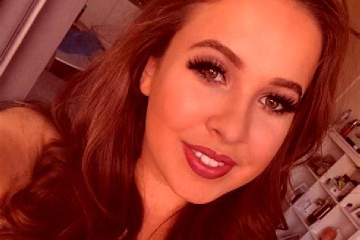 Zoe, 26, a brunette grey-eyed european companion based in Saaban. Offering 69, Fetish, Striptease, GFE, Dinner Date. Available for incall and outcall, day an...