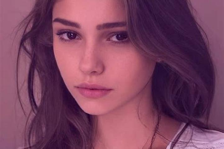 Zoe, 26, a chestnut hazel-eyed slavic companion based in Ambad. Offering Striptease, Erotic Massage, Travel Companion. Available for incall and outcall, day ...