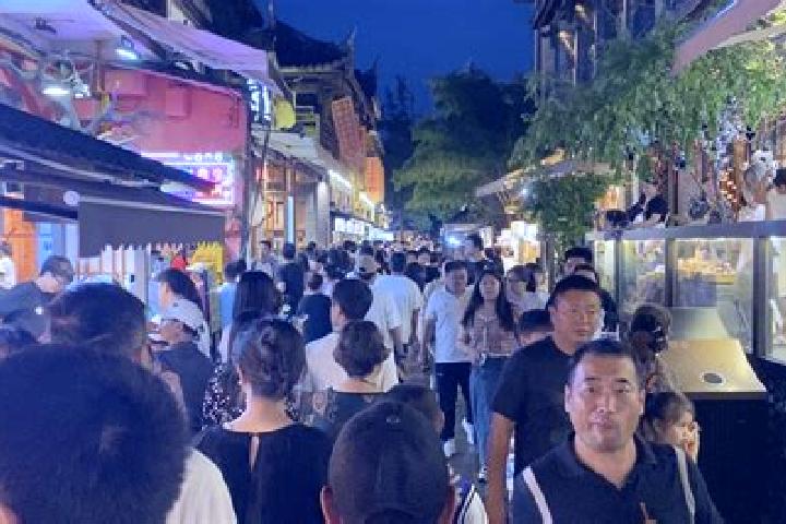 Zoe, 26 — Escort in Chengnan, China