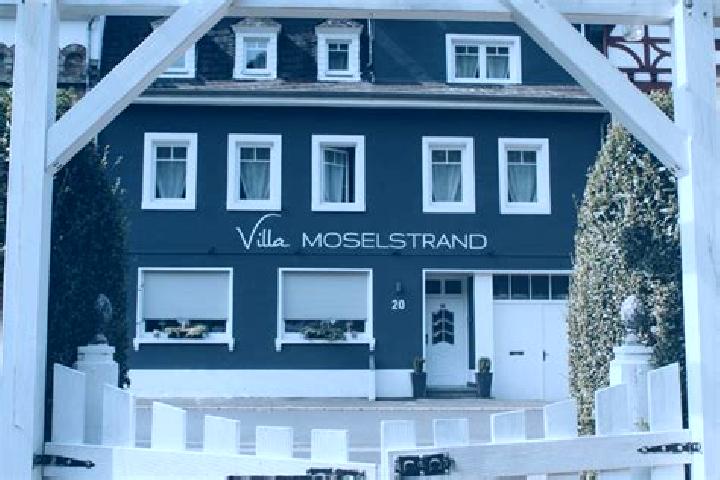 Zoe, 26 — Escort in Moselkern, Germany