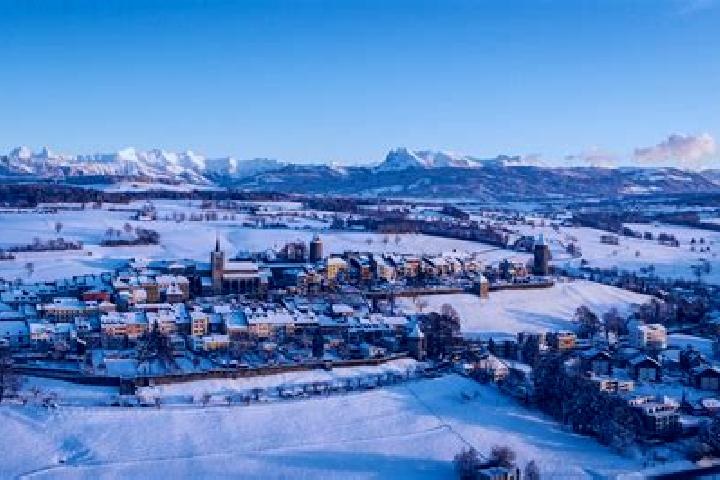 Zoe, 26 — Escort in Pont-la-Ville, Switzerland