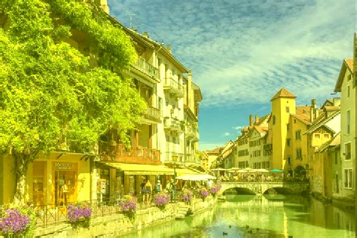 Zoe, 26 — Escort in Rustrel, France
