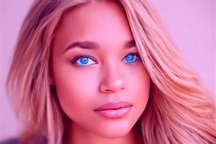 Zoe, 27, a blonde blue-eyed latina companion based in Kahol. Offering 69, Erotic Massage, Roleplay. Available for incall and outcall, overnight bookings avai...