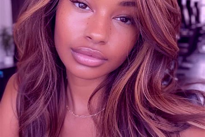 Zoe, 27, a blonde brown-eyed mixed companion based in Bussolengo. Offering Striptease, 69, OWO. Available for incall and outcall, overnight bookings available.