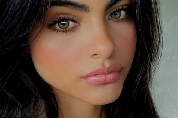 Zoe, 27, a brunette amber-eyed latina companion based in Alatan molezhen. Offering 69, Roleplay, A-Level, Striptease. Available for incall and outcall, day a...