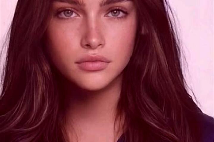 Zoe, 27, a brunette blue-eyed caucasian companion based in Llandyrnog. Offering GFE, CIM, Erotic Massage. Available for incall and outcall, day and evening d...