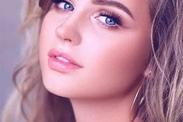 Zoe, 27, a dark blonde blue-eyed middle eastern companion based in Buxton. Offering Tantra, A-Level, Couples, Massage. Available for incall and outcall, day ...