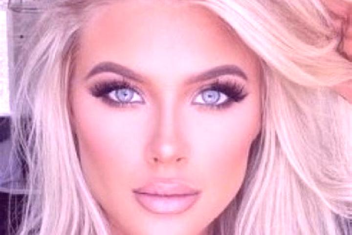 Zoe, 27, a platinum blonde green-eyed asian companion based in Daluo. Offering CIM, Striptease, Duos. Available for incall and outcall, day and evening dates.