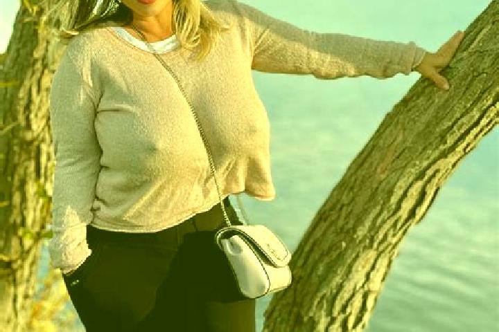 Zoe, 27 — Escort in Bam, Iran