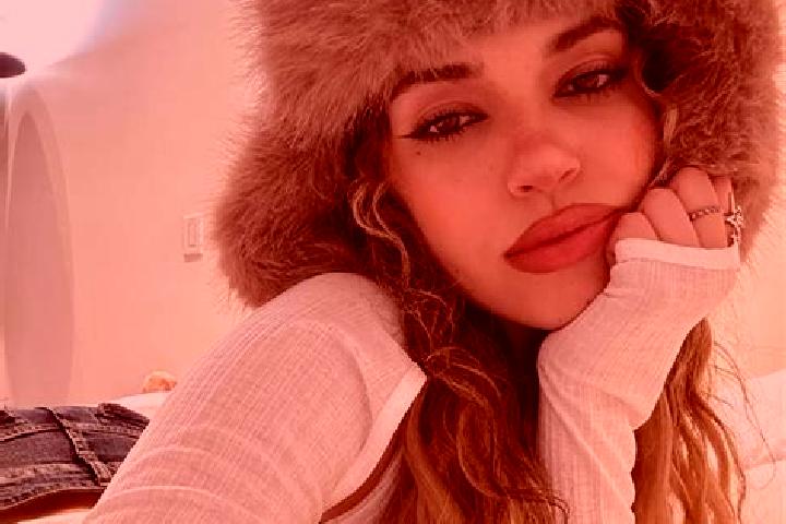 Zoe, 27 — Escort in Manon, Spain