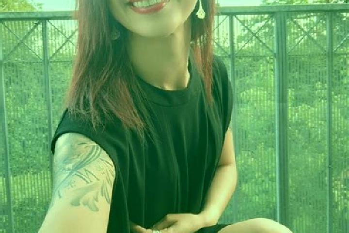 Zoe, 27 — Escort in Mours, France