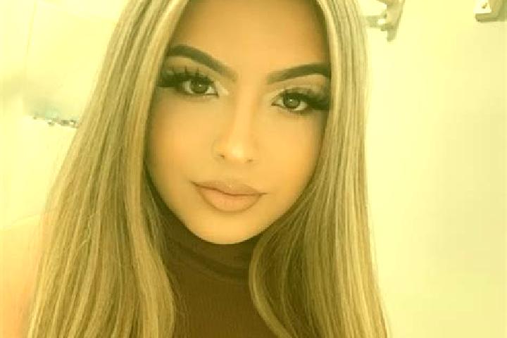 Zoe, 28, a blonde amber-eyed latina companion based in Reville. Offering GFE, Prostate Massage, 69, BDSM. Available for incall and outcall, day and evening d...