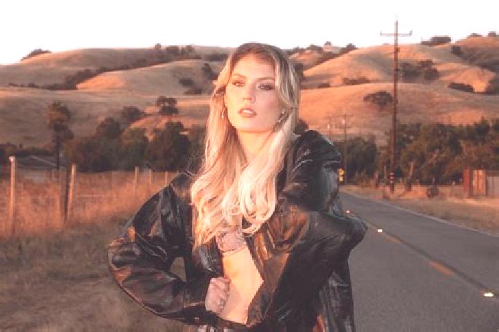 Zoe, 28, a blonde hazel-eyed ebony companion based in Soledad Peras. Offering Party Girl, Domination, BDSM. Available for incall and outcall, overnight booki...