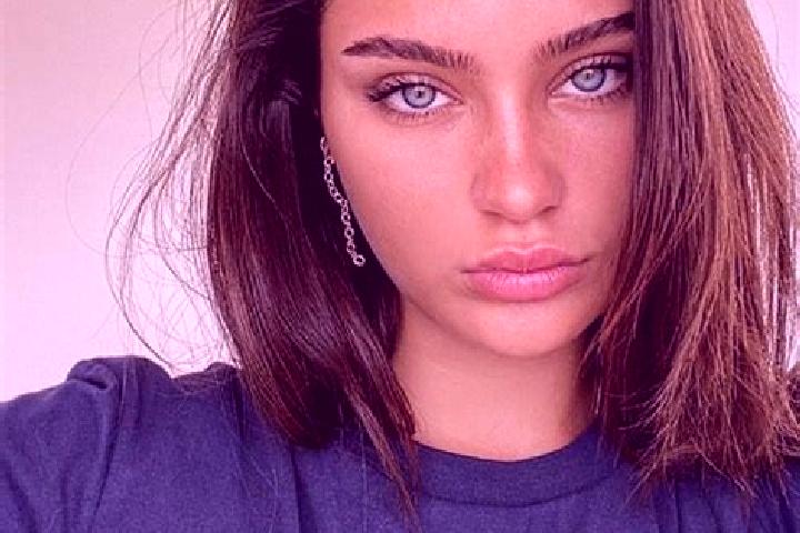 Zoe, 28, a brunette dark-eyed mediterranean companion based in Cuesmes. Offering Travel Companion, Deep French Kissing, Girlfriend Experience, Party Girl. Av...