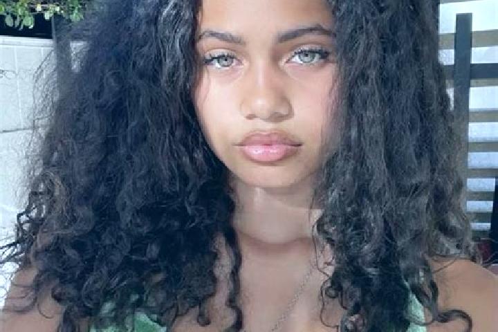 Zoe, 28, a chestnut green-eyed mixed companion based in Agastinuagan. Offering Tantra, Massage, Deep French Kissing, Travel Companion. Available for incall a...