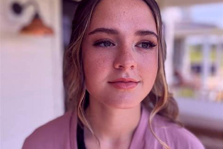 Zoe, 28 — Escort in Merriam Woods, United States