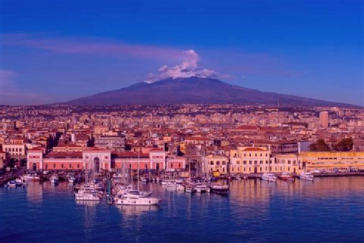 Zoe, 28 — Escort in Zafferana Etnea, Italy
