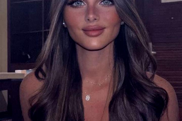Zoe, 29, a brunette dark-eyed european companion based in Manning. Offering Overnight, Domination, Striptease, Erotic Massage. Available for incall and outca...