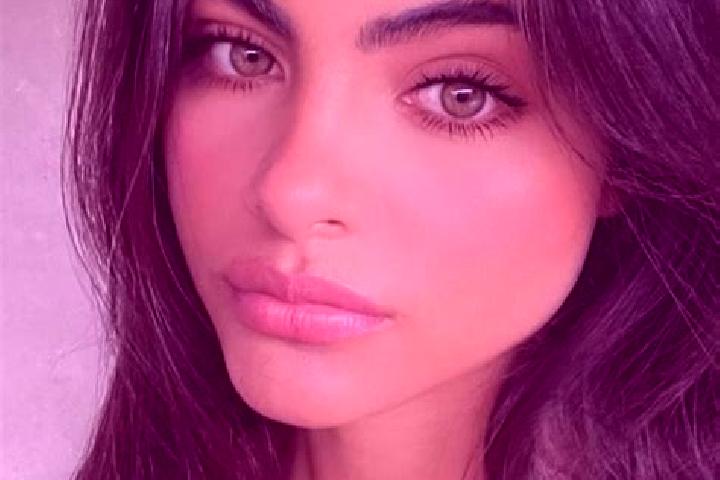 Zoe, 29, a brunette green-eyed middle eastern companion based in Borcut. Offering A-Level, Overnight, Travel Companion, Tantra. Available for incall and outc...