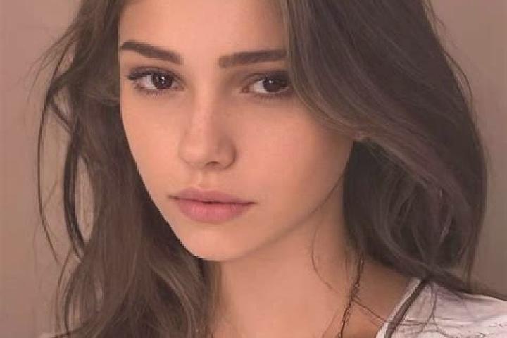 Zoe, 29, a brunette grey-eyed slavic companion based in Altheimer. Offering CIM, Erotic Massage, Deep French Kissing, 69. Available for incall and outcall, d...