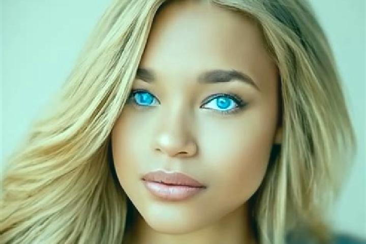 Zoe, 30, a blonde blue-eyed latina companion based in Palmitos. Offering 69, Prostate Massage, Domination. Available for incall and outcall, overnight bookin...