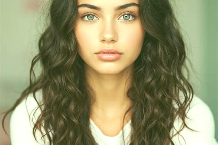 Zoe, 30, a brunette amber-eyed mediterranean companion based in Kinetspil. Offering GFE, Massage, Girlfriend Experience, Dinner Date. Available for incall an...