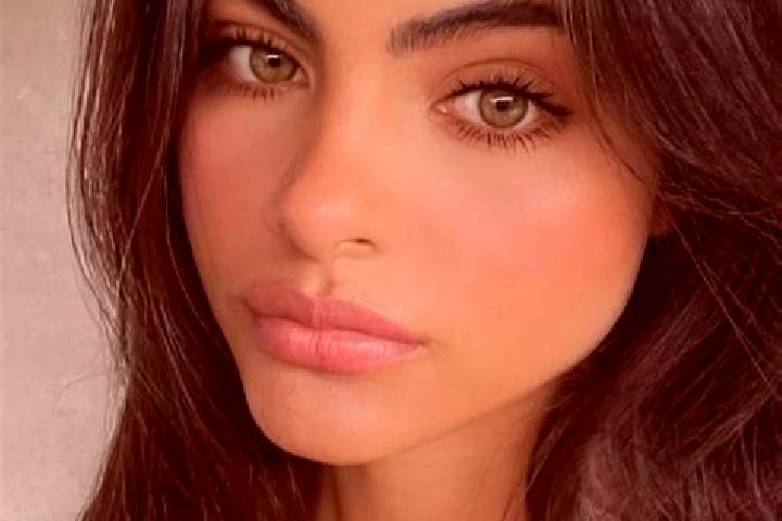 Zoe, 30, a brunette dark-eyed european companion based in Sinj. Offering Roleplay, BDSM, Party Girl, A-Level, Tantra. Available for incall and outcall, overn...