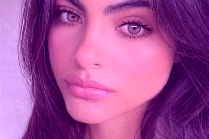 Zoe, 30, a brunette grey-eyed indian companion based in Qiandeng. Offering Dinner Date, Overnight, Tantra. Available for incall and outcall, overnight bookin...