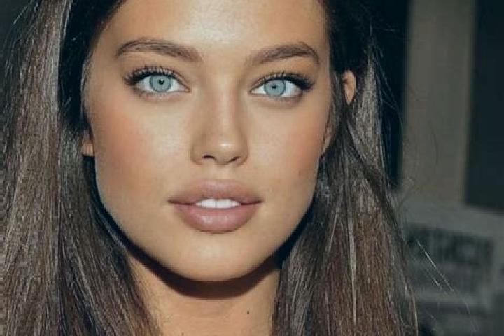 Zoe, 30, a brunette grey-eyed mediterranean companion based in Tolland. Offering Dinner Date, Girlfriend Experience, Erotic Massage, GFE. Available for incal...