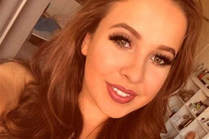 Zoe, 30, a red brown-eyed caucasian companion based in San Roque. Offering Erotic Massage, BDSM, Striptease, Girlfriend Experience, GFE. Available for incall...