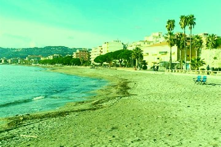 Zoe, 30 — Escort in San Bartolomeo al Mare, Italy