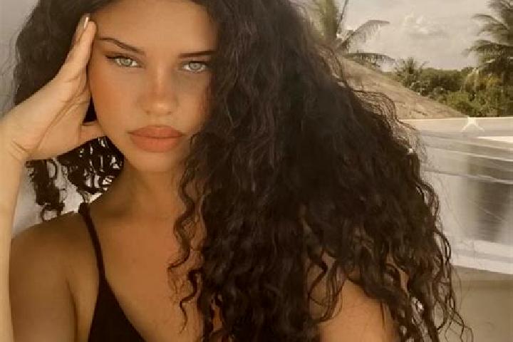 Zoe, 31, a black grey-eyed latina companion based in Paulton. Offering Deep French Kissing, 69, OWO. Available for incall and outcall, day and evening dates.