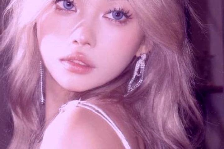 Zoe, 31, a blonde blue-eyed asian companion based in Altamira. Offering BDSM, 69, Domination. Available for incall and outcall, overnight bookings available.