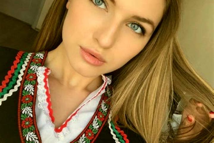 Zoe, 31, a dark blonde green-eyed slavic companion based in Bandar-e Anzali. Offering Party Girl, CIM, Overnight, Fetish. Available for incall and outcall, o...